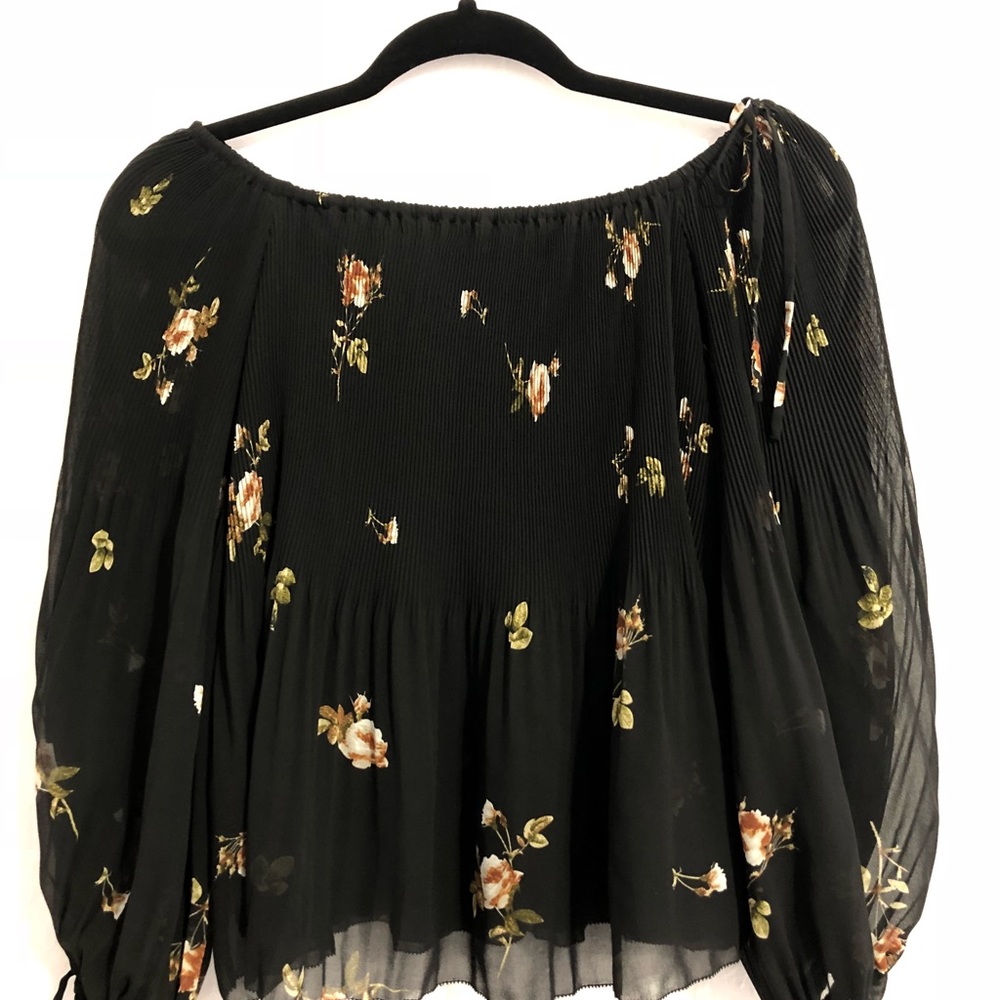 Aritzia (Wilfred) Off the Shoulder Black Top